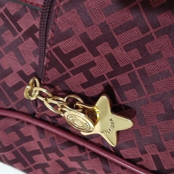 Tommy Hilfiger Tote - Picture 2 of 9